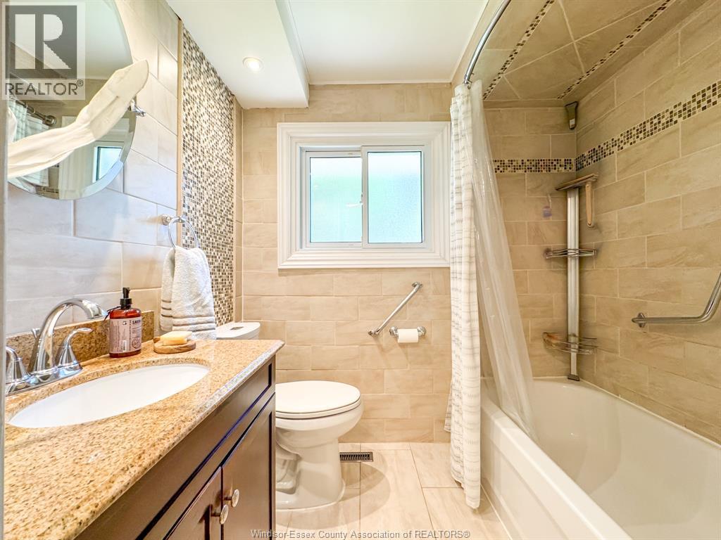 4013 Longfellow, Windsor, Ontario  N9G 2B5 - Photo 20 - 26013115
