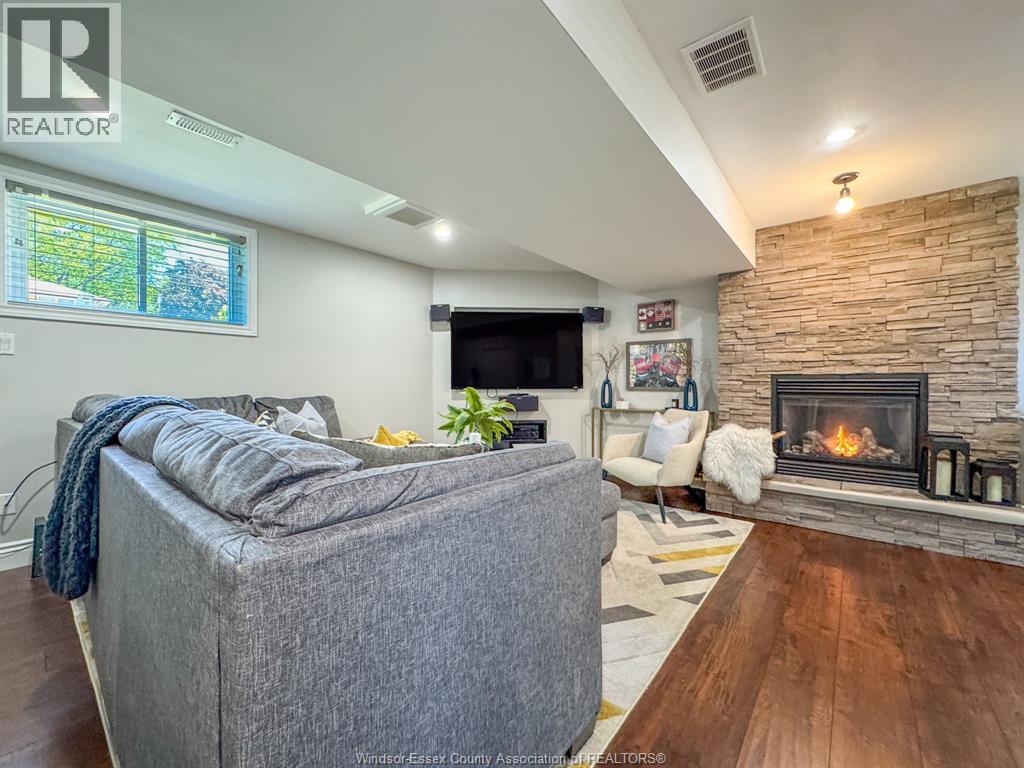 4013 Longfellow, Windsor, Ontario  N9G 2B5 - Photo 31 - 26013115