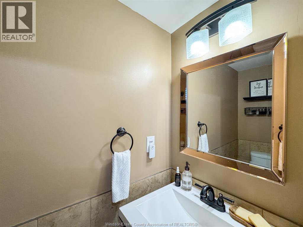 4013 Longfellow, Windsor, Ontario  N9G 2B5 - Photo 36 - 26013115