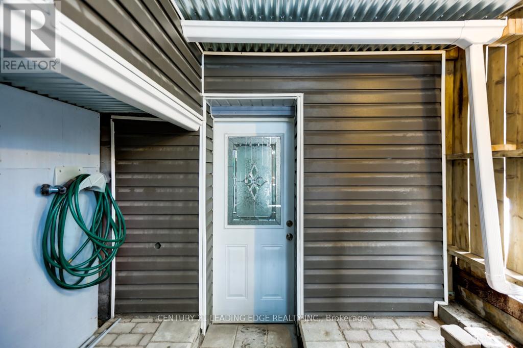 Lower - 104 Leslie Street, Toronto, Ontario  M4M 3C7 - Photo 2 - E13240102