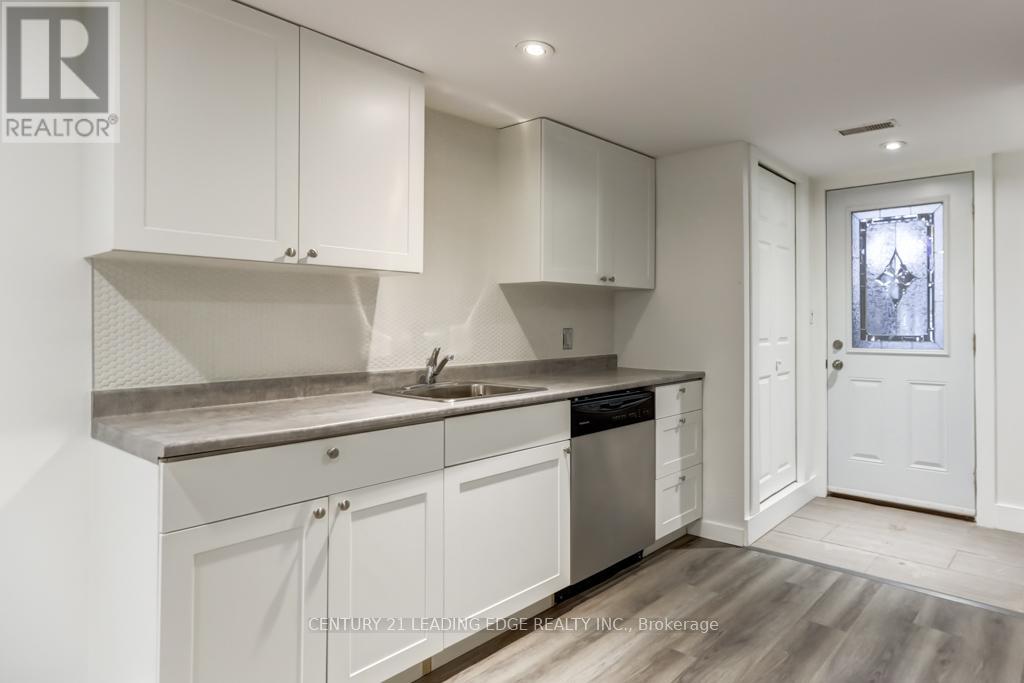 Lower - 104 Leslie Street, Toronto, Ontario  M4M 3C7 - Photo 9 - E13240102