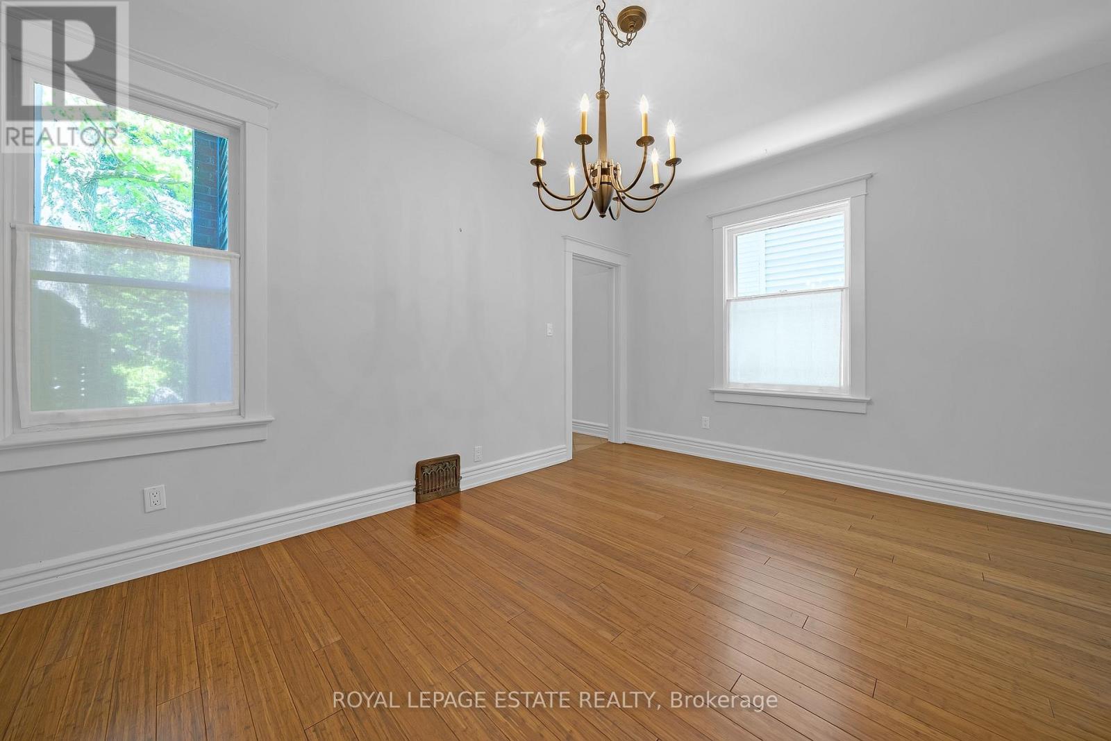 101 Silver Birch Avenue, Toronto, Ontario  M4E 3L3 - Photo 15 - E13240144