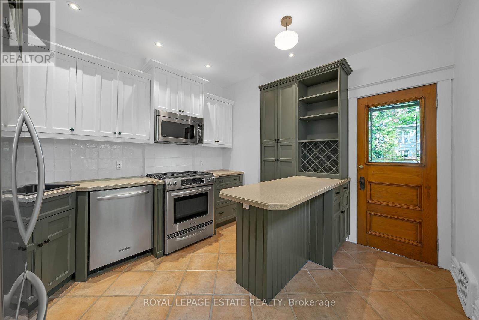 101 Silver Birch Avenue, Toronto, Ontario  M4E 3L3 - Photo 16 - E13240144