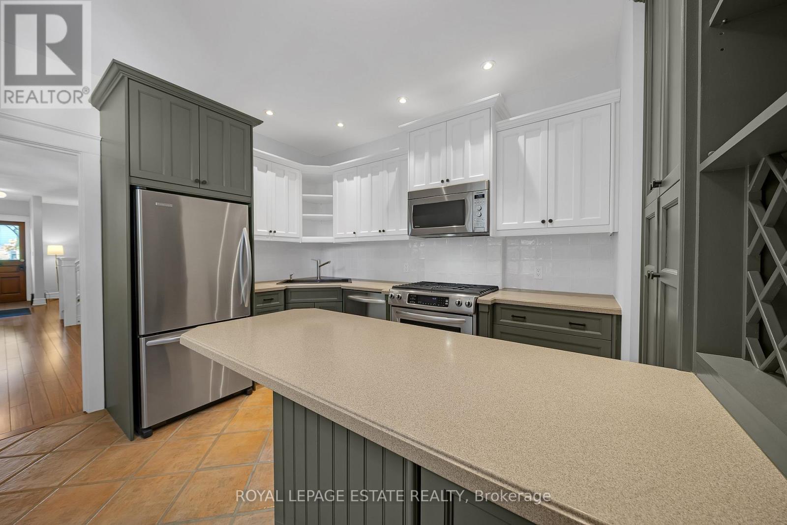 101 Silver Birch Avenue, Toronto, Ontario  M4E 3L3 - Photo 17 - E13240144