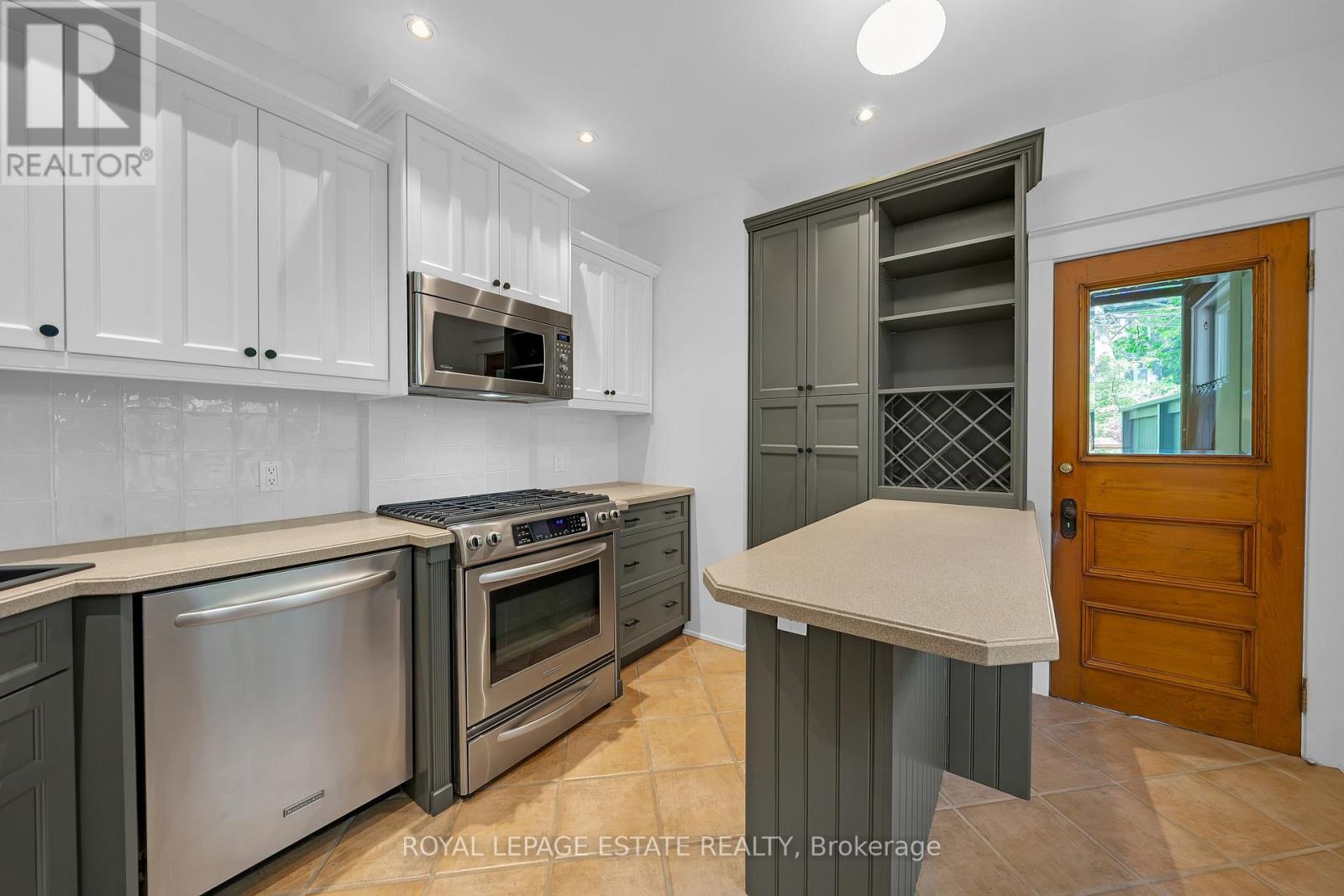 101 Silver Birch Avenue, Toronto, Ontario  M4E 3L3 - Photo 18 - E13240144