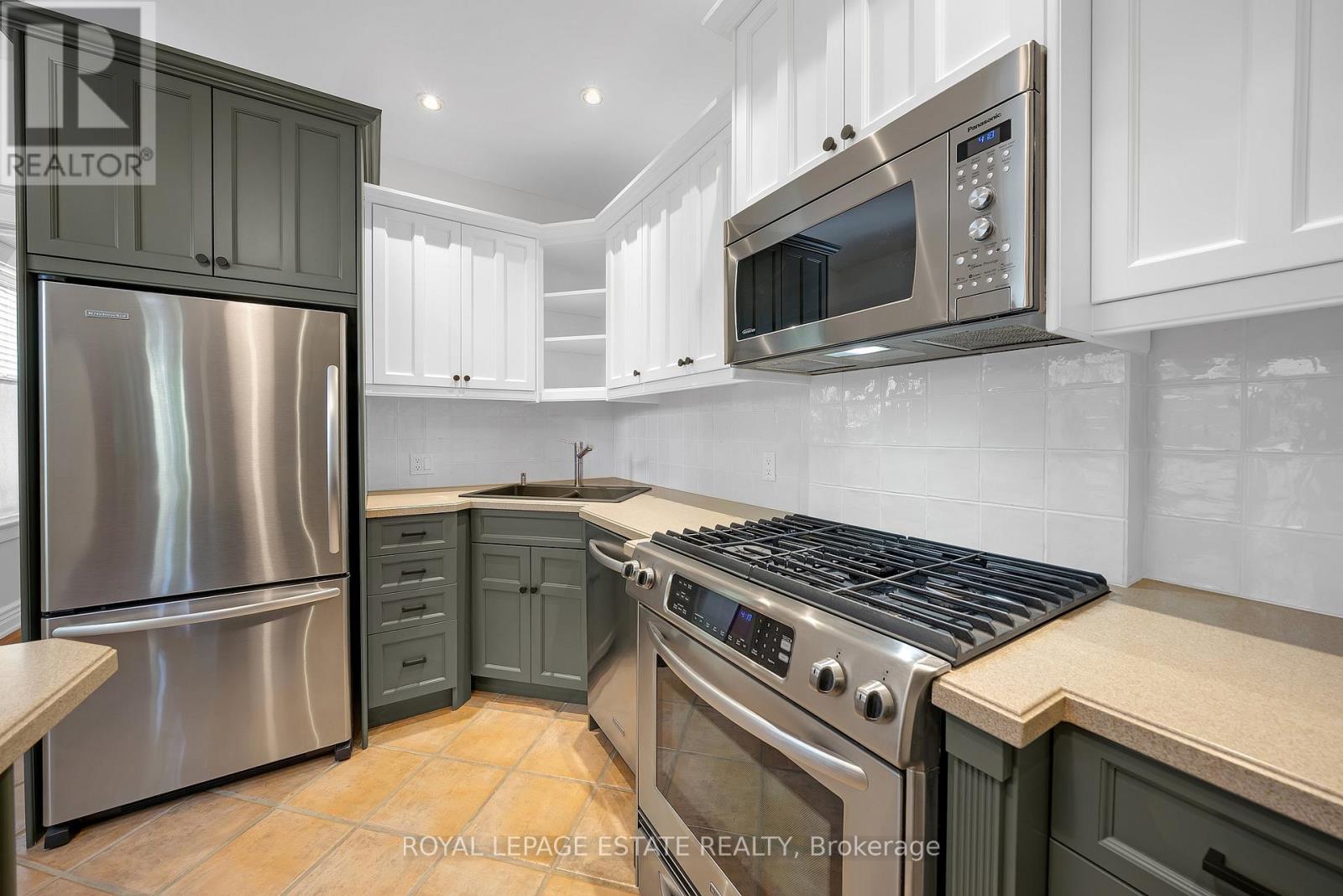 101 Silver Birch Avenue, Toronto, Ontario  M4E 3L3 - Photo 19 - E13240144