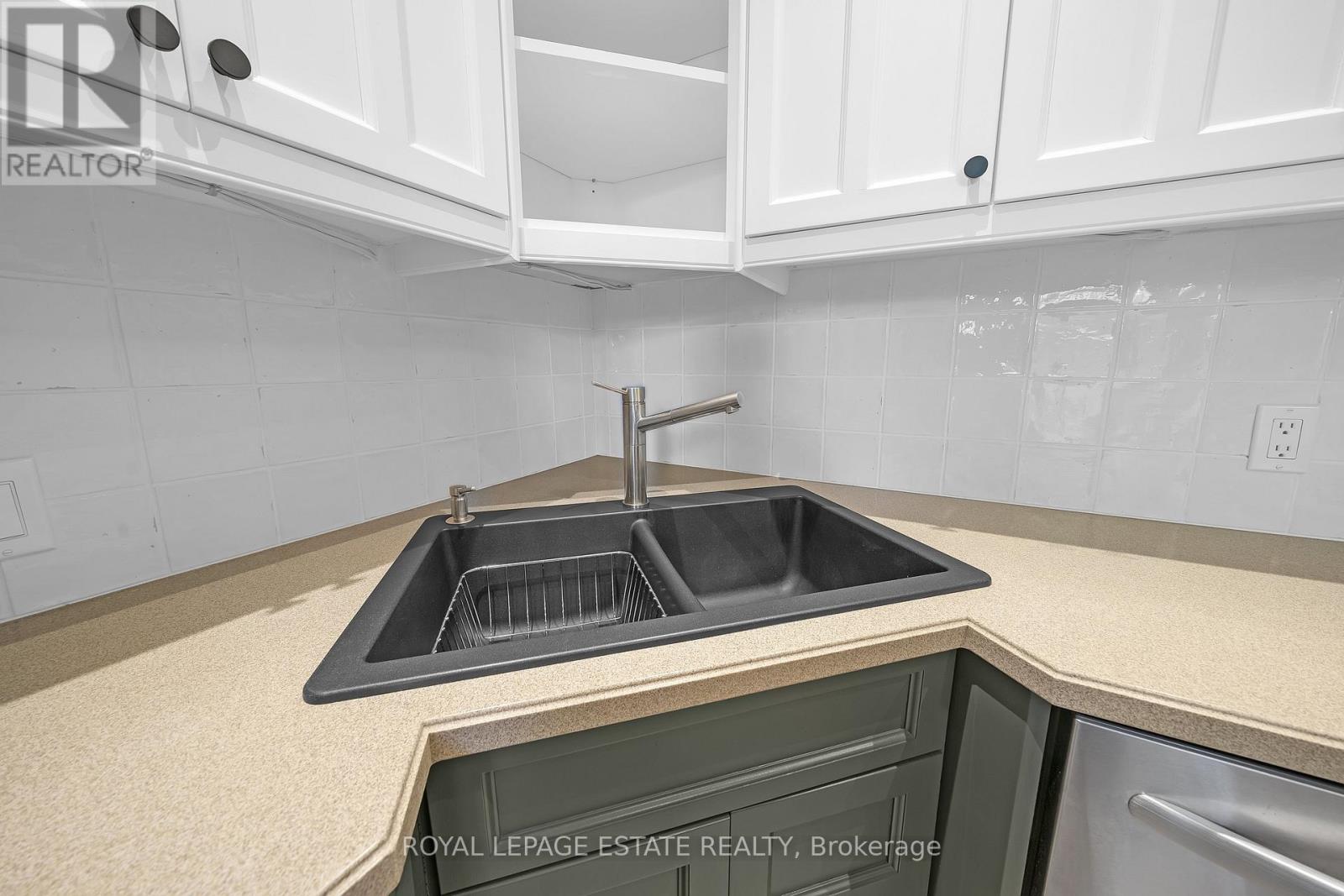 101 Silver Birch Avenue, Toronto, Ontario  M4E 3L3 - Photo 21 - E13240144