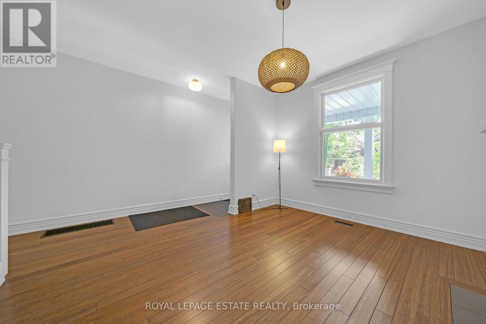 101 Silver Birch Avenue, Toronto, Ontario  M4E 3L3 - Photo 8 - E13240144