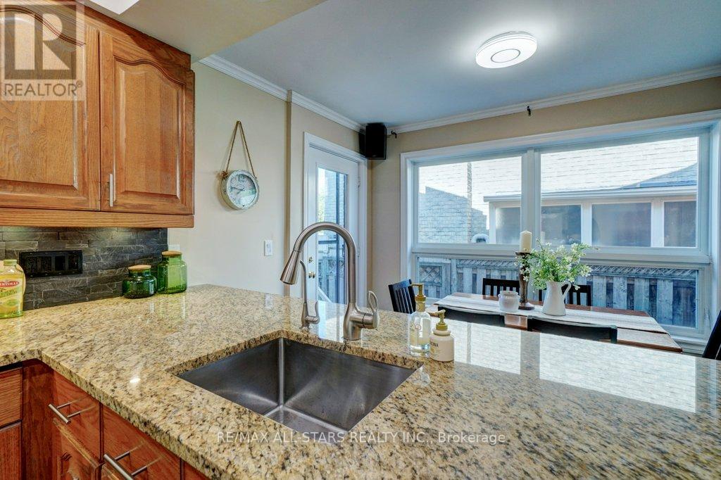 75 Hawley Crescent, Whitby, Ontario  L1N 6X6 - Photo 11 - E13240186