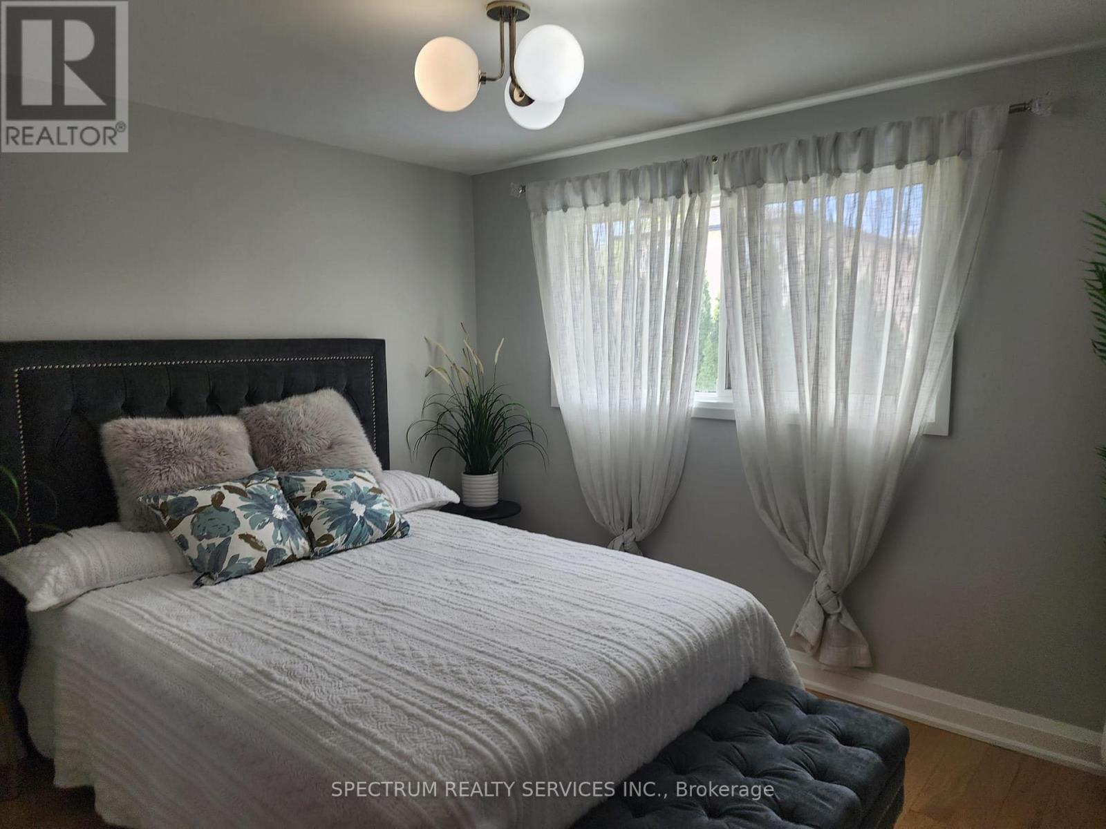 8 Munford Crescent, Toronto, Ontario  M4B 1C1 - Photo 17 - E13240208