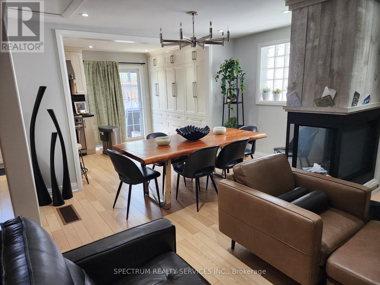8 Munford Crescent, Toronto, Ontario  M4B 1C1 - Photo 5 - E13240208