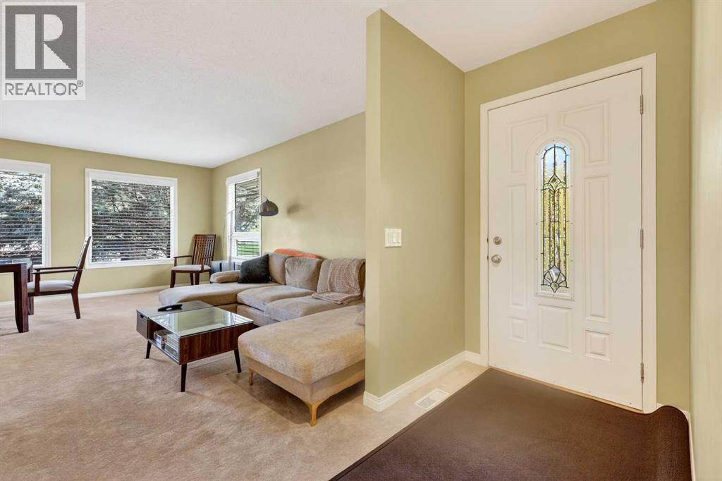 10540 Oakfield Drive Sw, Calgary, Alberta  T2W 2A9 - Photo 5 - A2315874