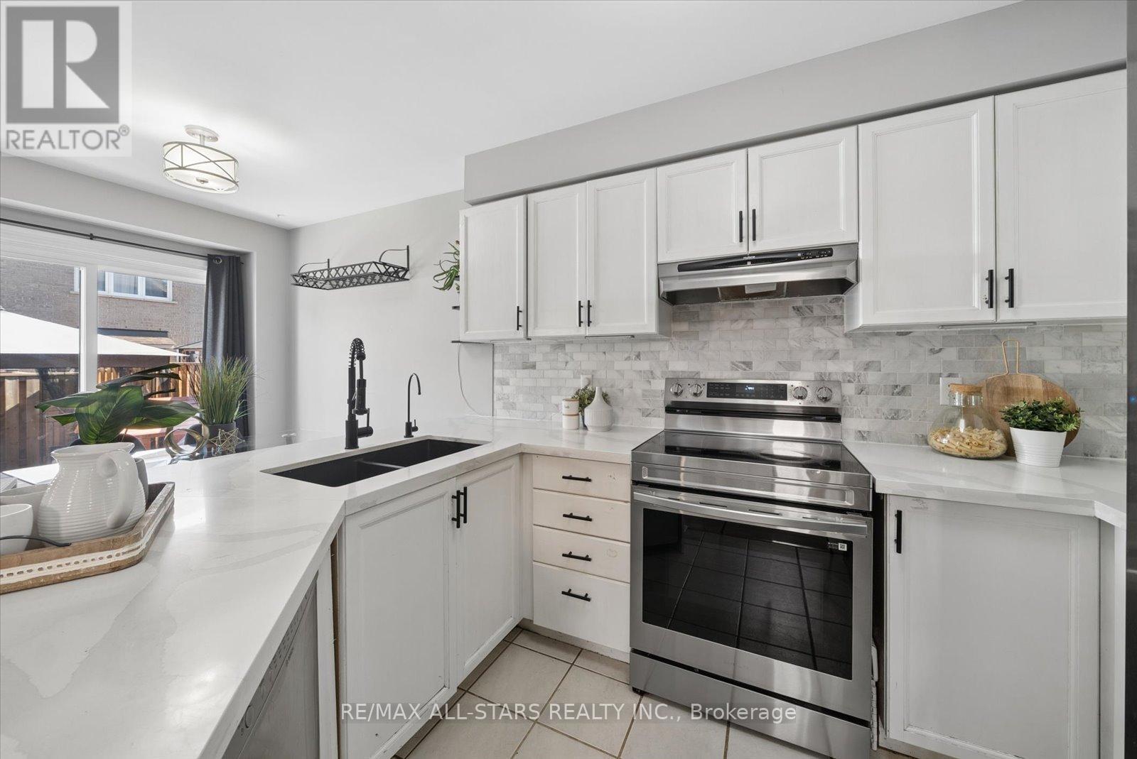 35 Glasgow Crescent, Georgina, Ontario  L4P 4B3 - Photo 10 - N13239982