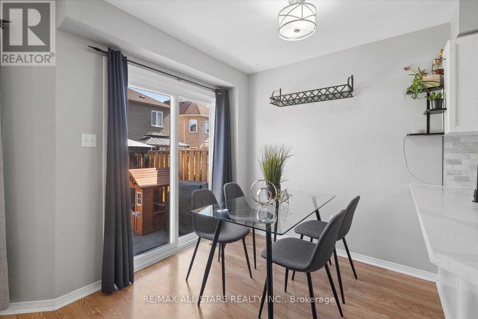 35 Glasgow Crescent, Georgina, Ontario  L4P 4B3 - Photo 11 - N13239982