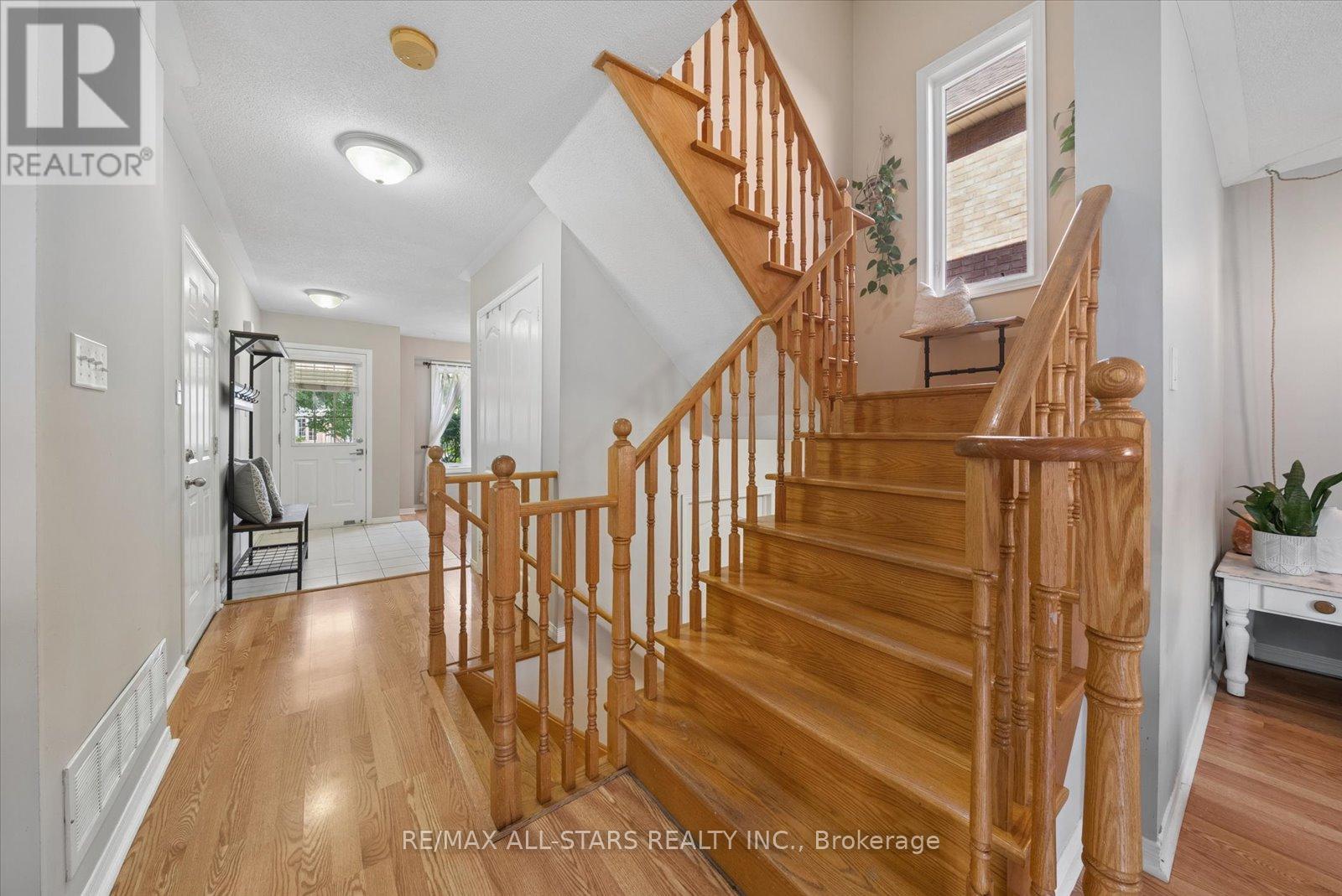 35 Glasgow Crescent, Georgina, Ontario  L4P 4B3 - Photo 12 - N13239982