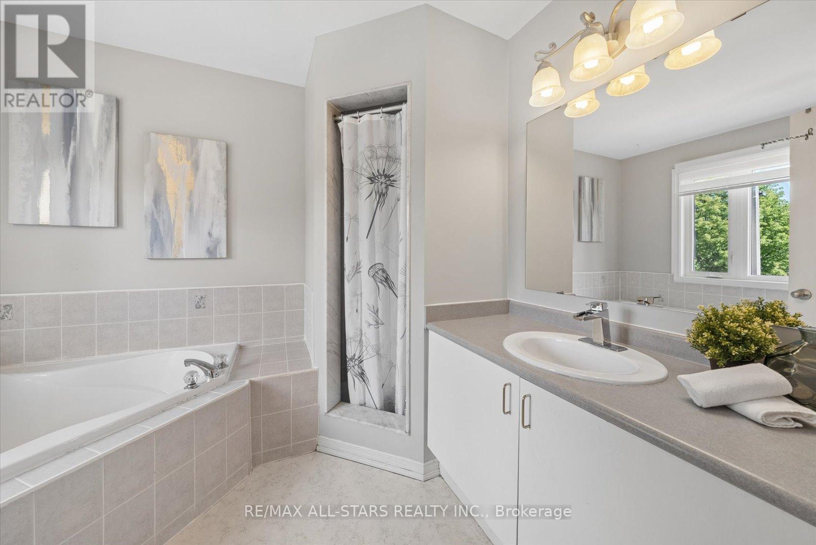 35 Glasgow Crescent, Georgina, Ontario  L4P 4B3 - Photo 24 - N13239982