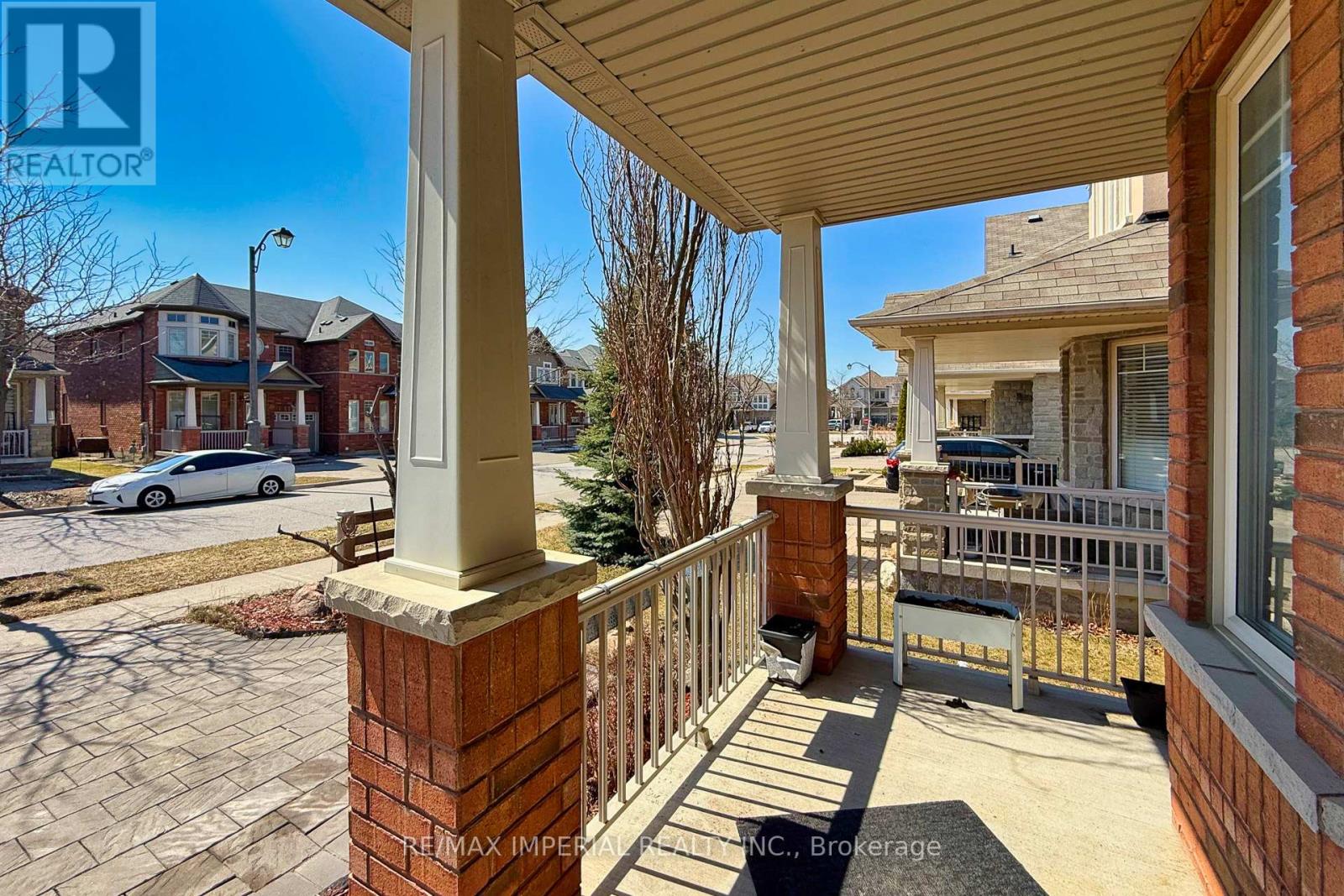 201 Shirrick Drive, Richmond Hill, Ontario  L4E 4Y4 - Photo 6 - N13240028