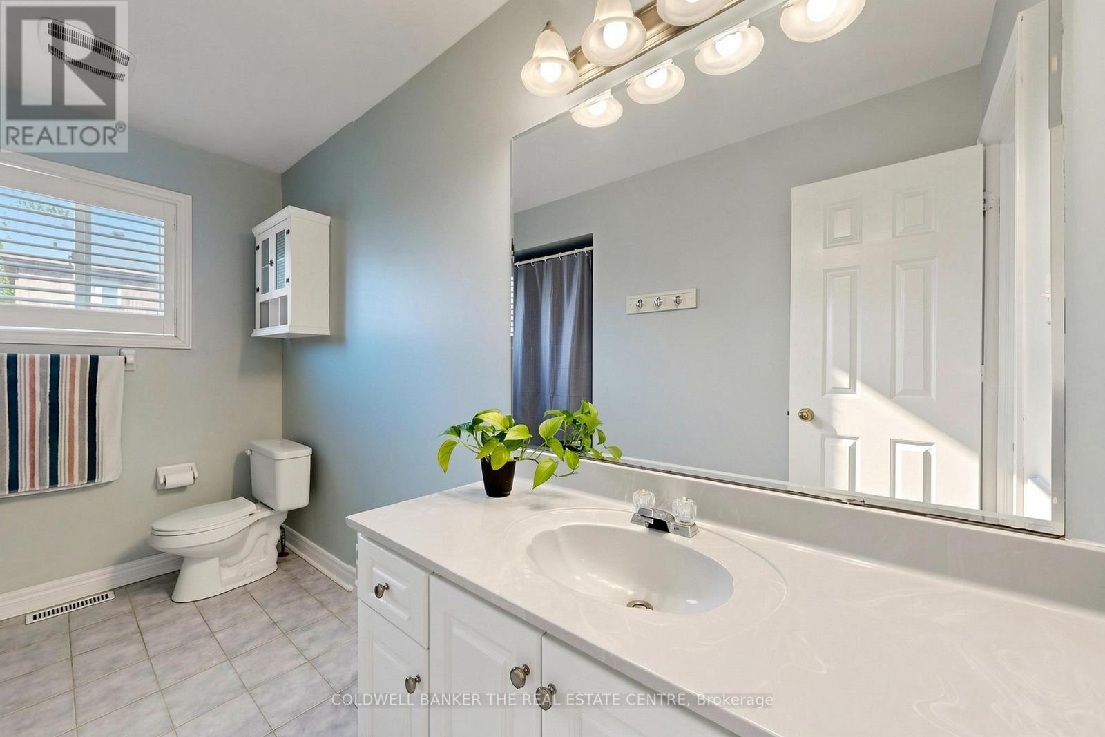 352 Coachwhip Trail, Newmarket (Woodland Hill), Ontario  L3X 2R6 - Photo 27 - N13240046