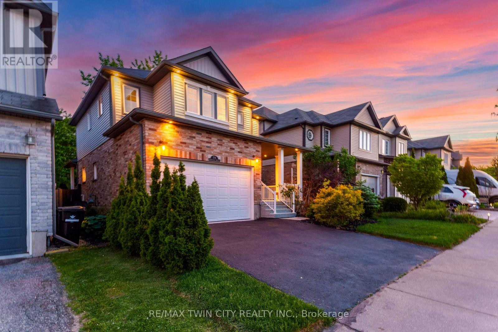 31 Parkvale Drive, Kitchener, Ontario  N2R 1Z5 - Photo 2 - X13235978