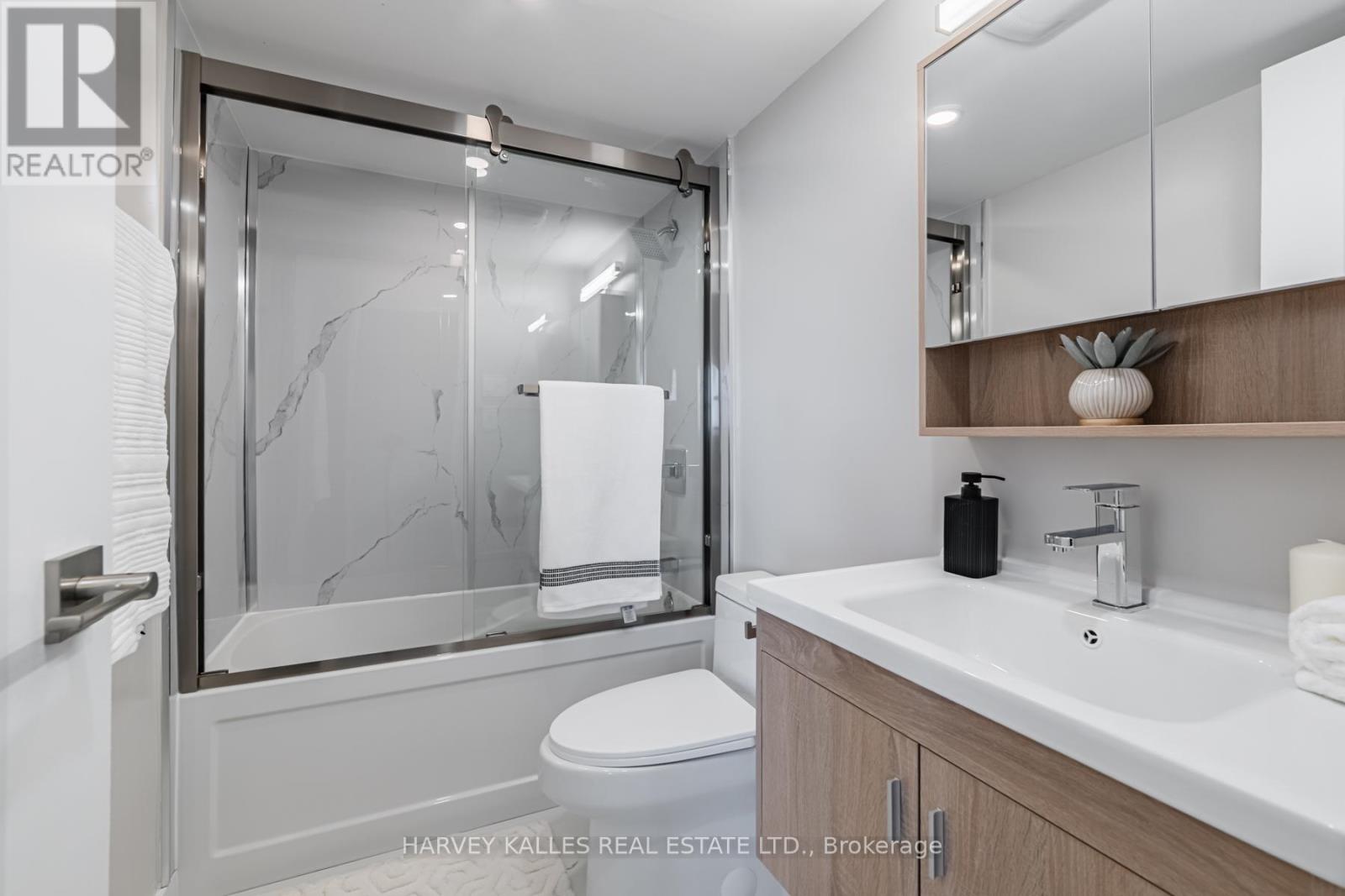 2204 - 155 Marlee Avenue, Toronto, Ontario  M6B 4B5 - Photo 19 - W13239948