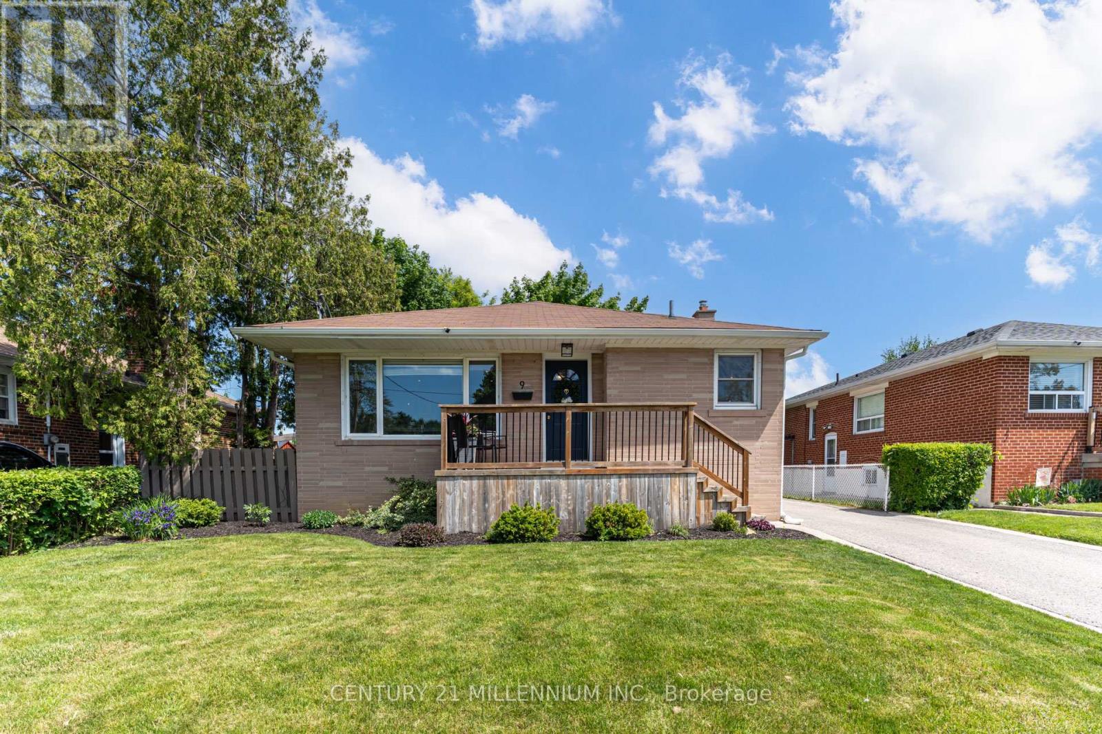 9 PRINCE CHARLES DRIVE, Halton Hills, Ontario