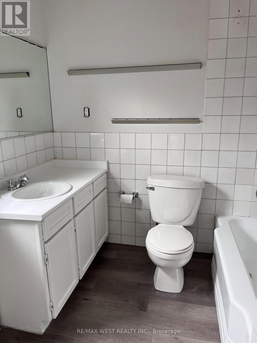 1 - 3393 Lakeshore Boulevard W, Toronto, Ontario  M8W 1N2 - Photo 11 - W13240066