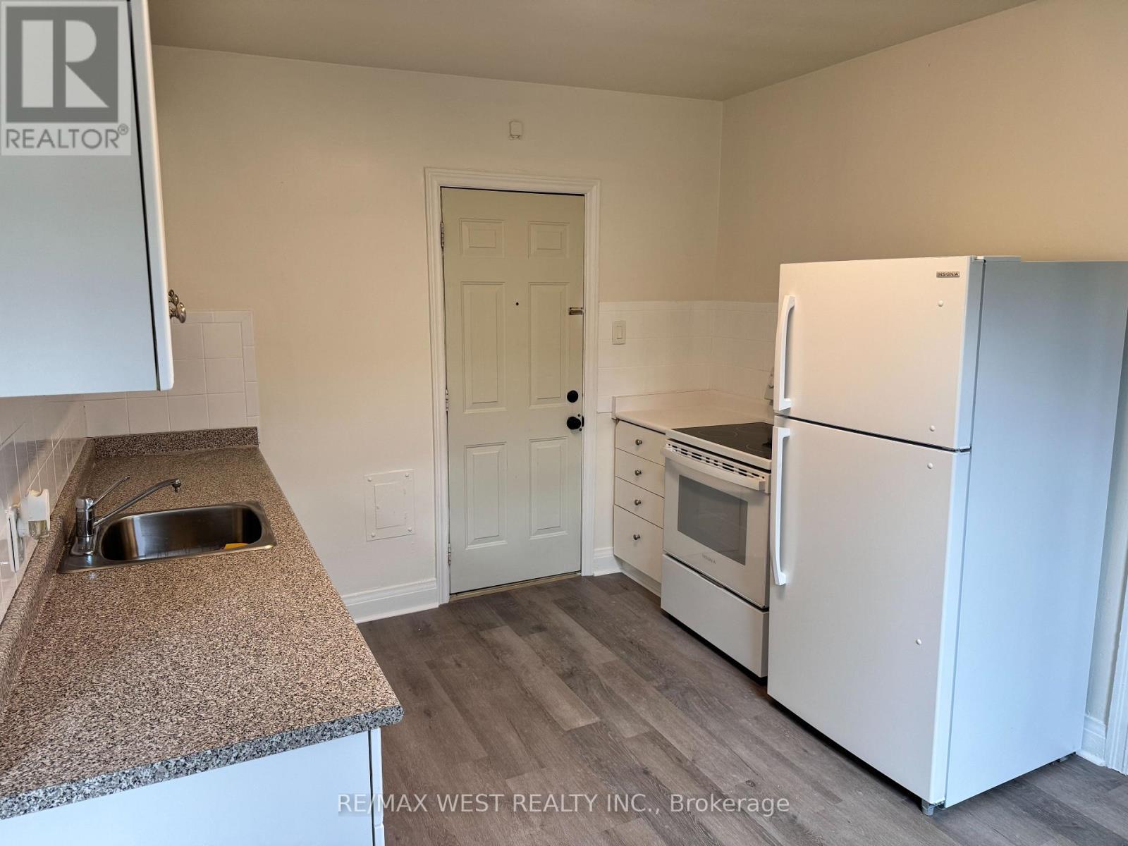 1 - 3393 Lakeshore Boulevard W, Toronto, Ontario  M8W 1N2 - Photo 2 - W13240066
