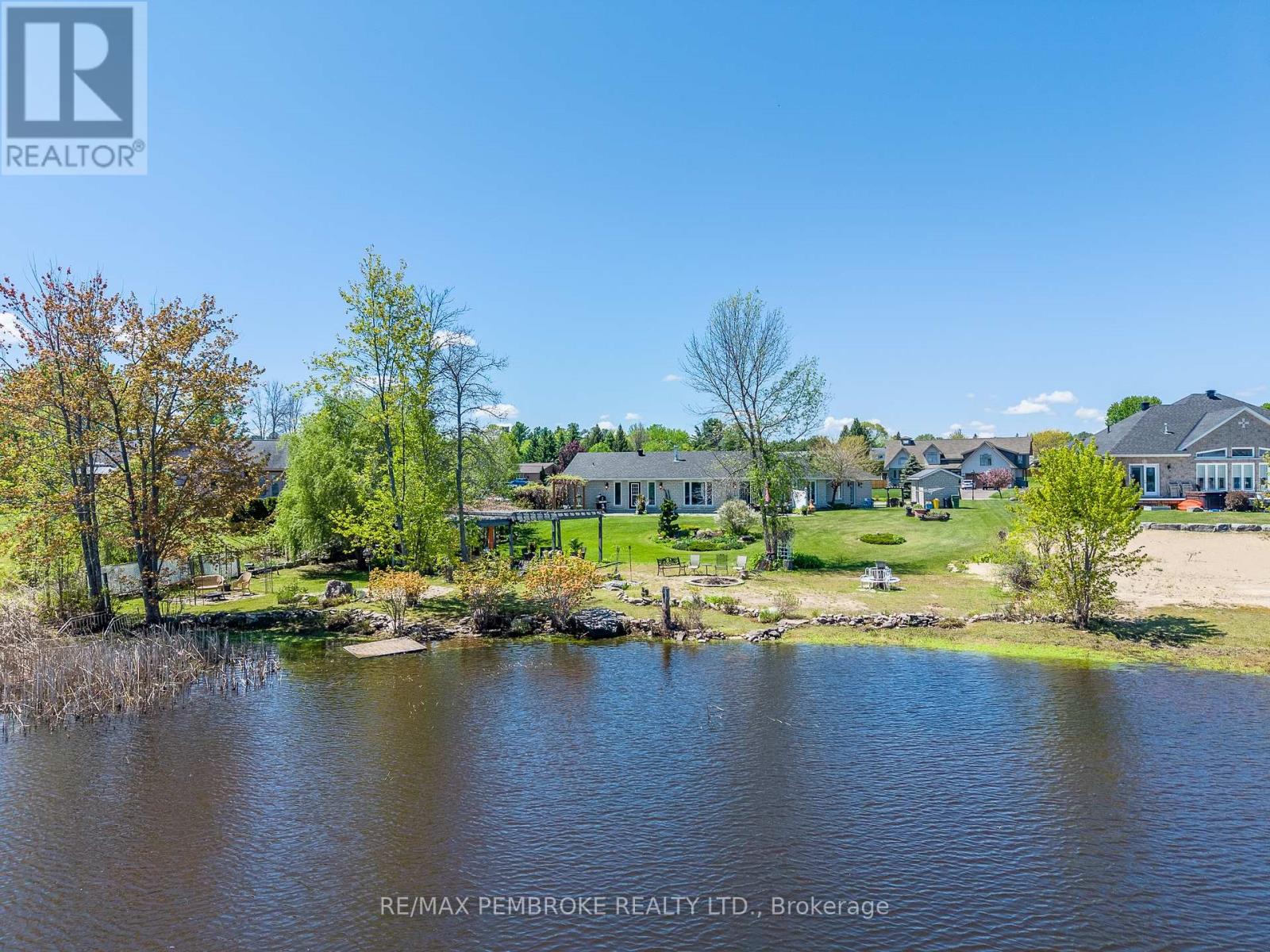 11 FAIRWAY DRIVE, Petawawa, Ontario