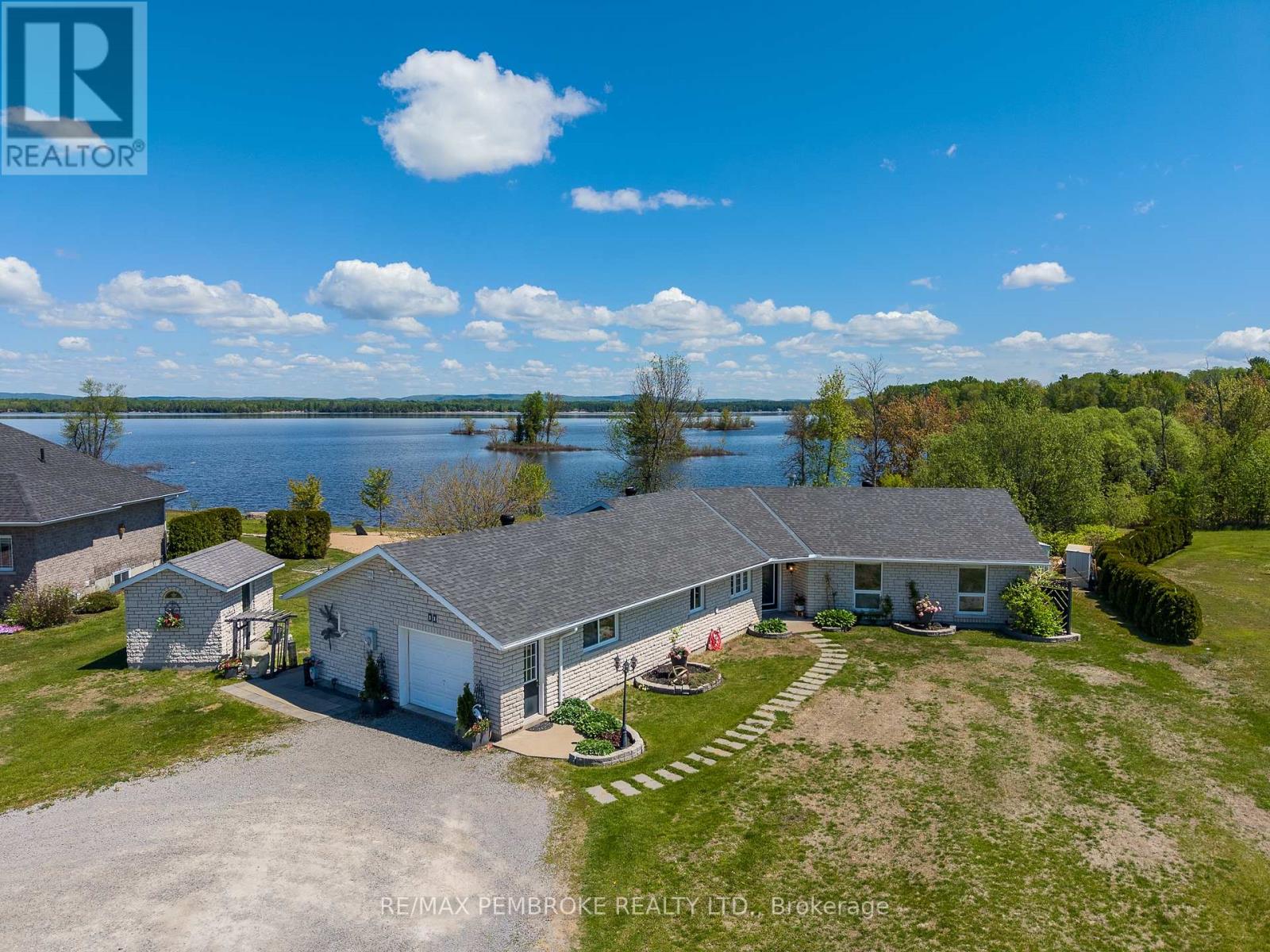 11 Fairway Drive, Petawawa, Ontario  K8A 8N2 - Photo 2 - X13240266
