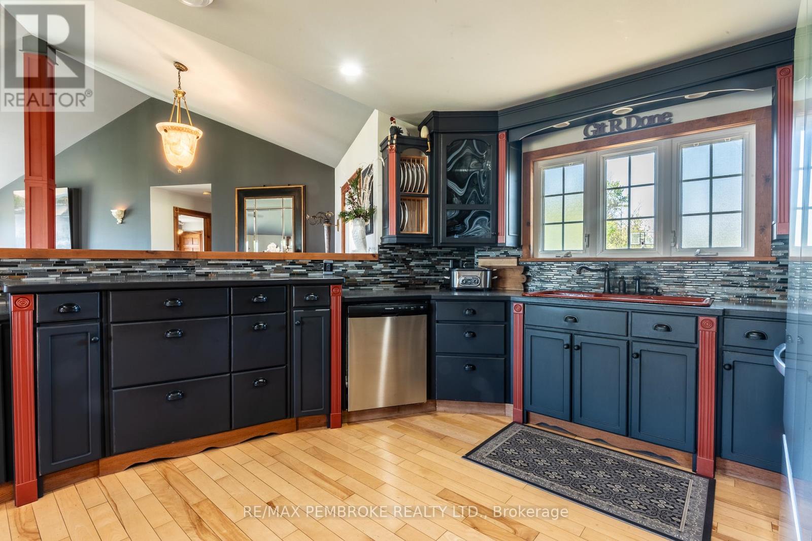 11 Fairway Drive, Petawawa, Ontario  K8A 8N2 - Photo 25 - X13240266