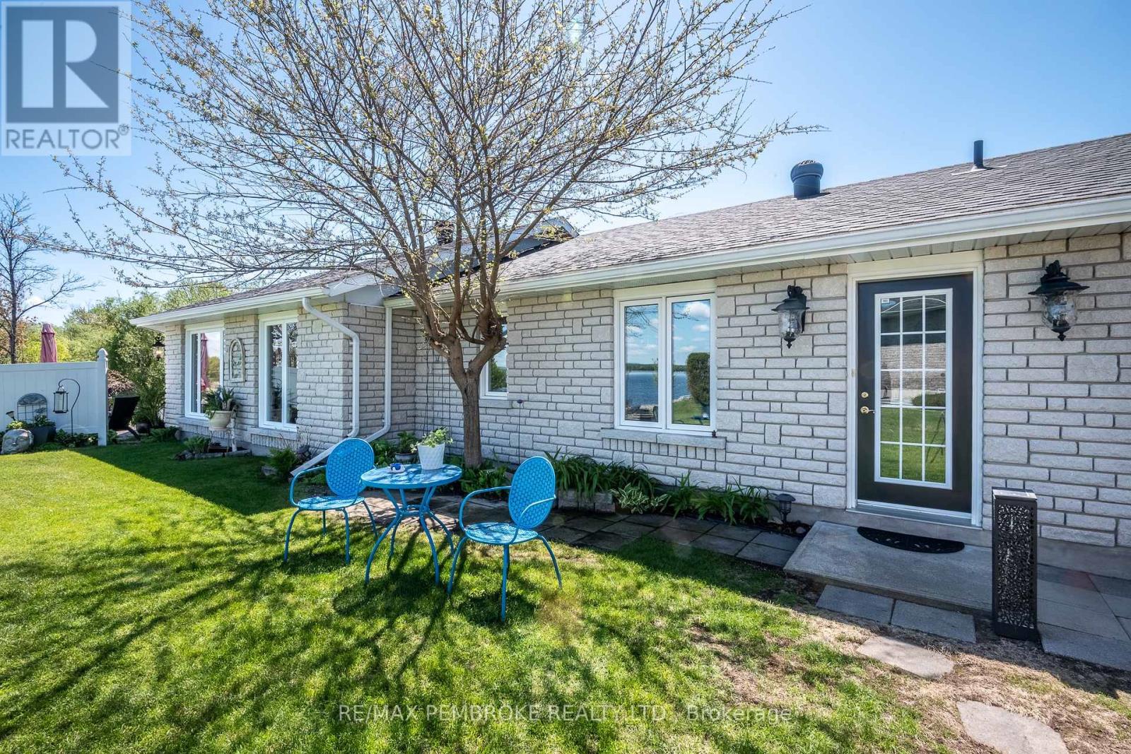 11 Fairway Drive, Petawawa, Ontario  K8A 8N2 - Photo 9 - X13240266