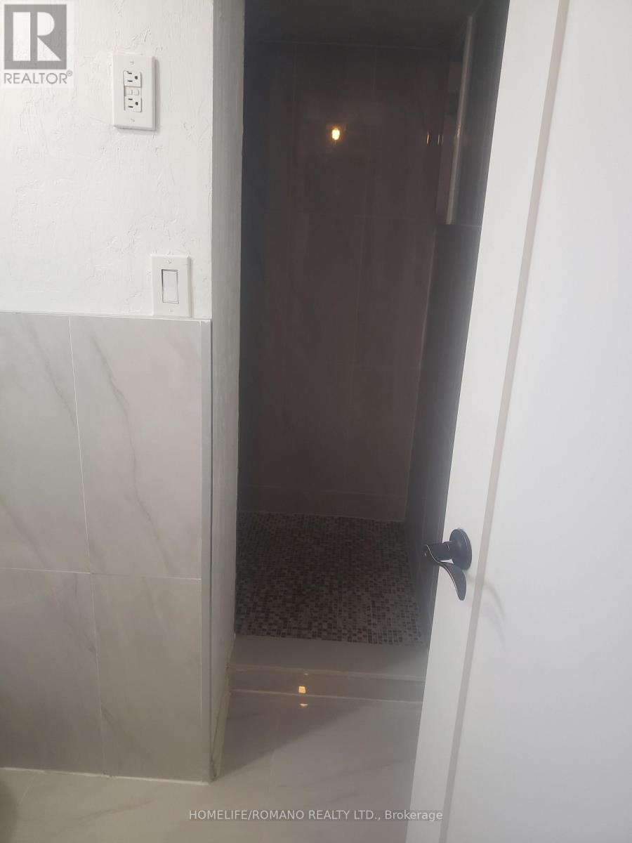 67 Beechborough Avenue, Toronto, Ontario  M6M 1Z6 - Photo 10 - W13039282