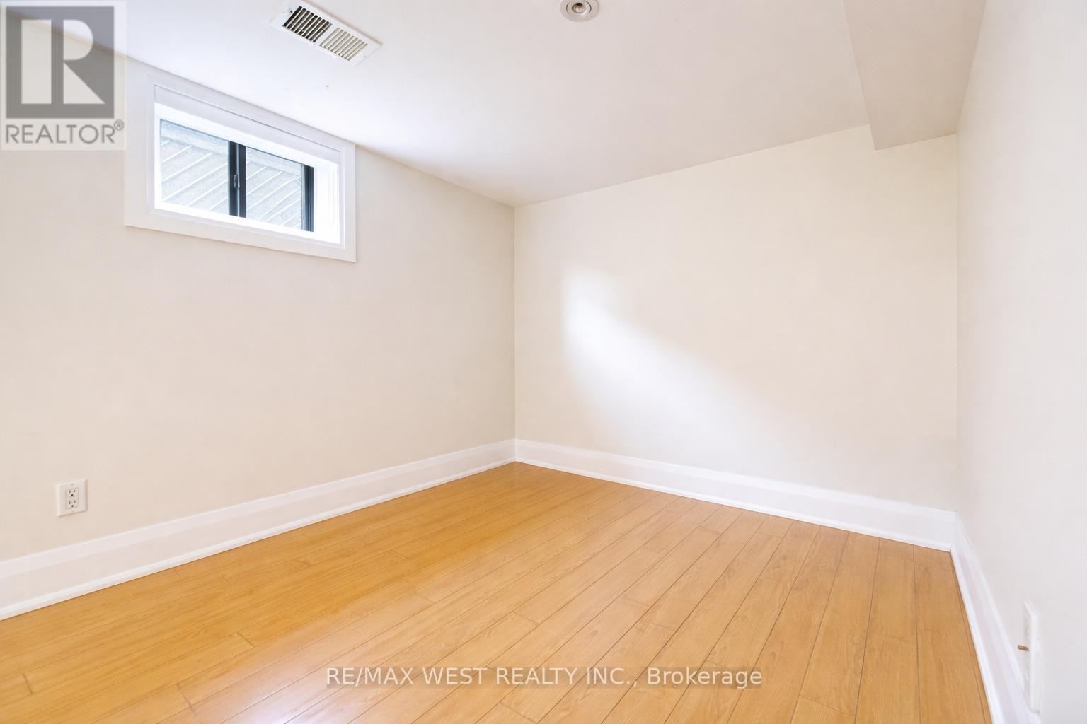Lower Level - 32 Harrow Drive, Toronto, Ontario  M6M 2X3 - Photo 5 - W13233124
