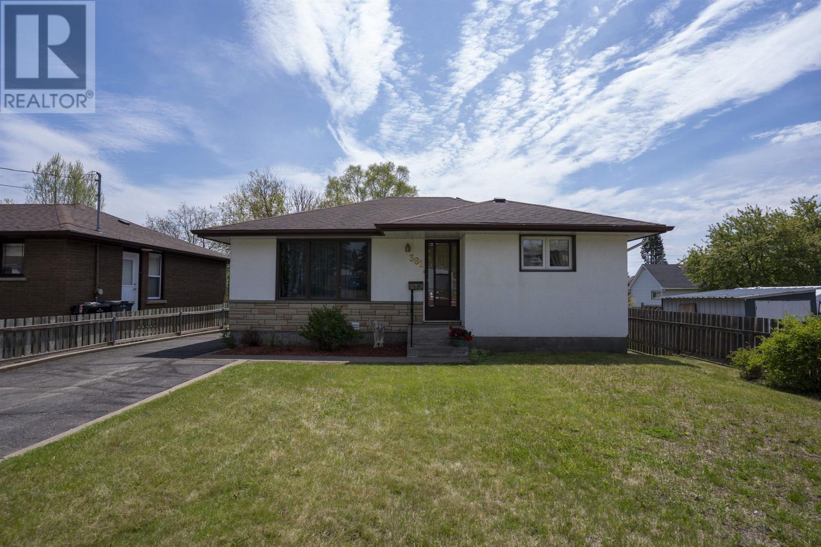 381 Hallam St, Thunder Bay, Ontario  P7A 1M2 - Photo 1 - TB2601351