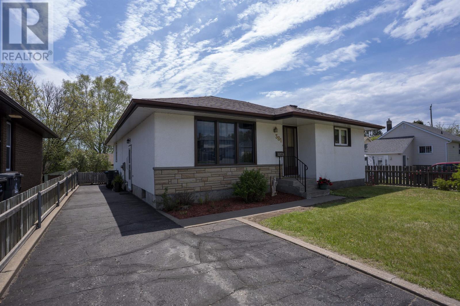 381 Hallam St, Thunder Bay, Ontario  P7A 1M2 - Photo 2 - TB2601351