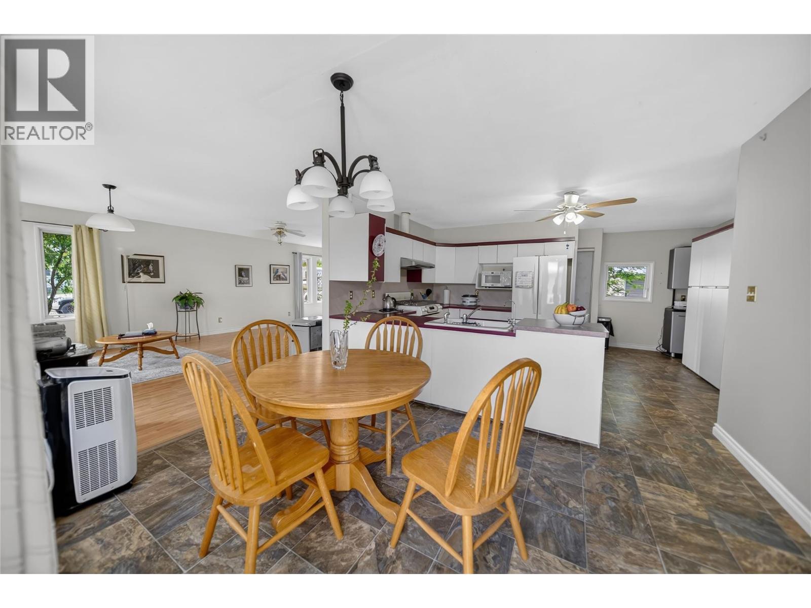1830 Kokanee Crescent N, Cranbrook, British Columbia V1C 5X2 - Photo 6 - 10390066