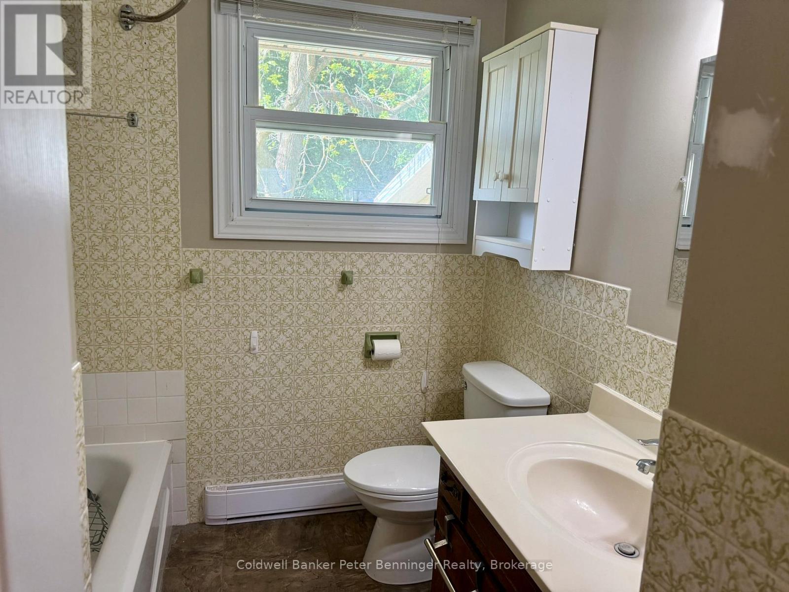 4 Huron Street, Brockton, Ontario  N0G 2V0 - Photo 10 - X13240400
