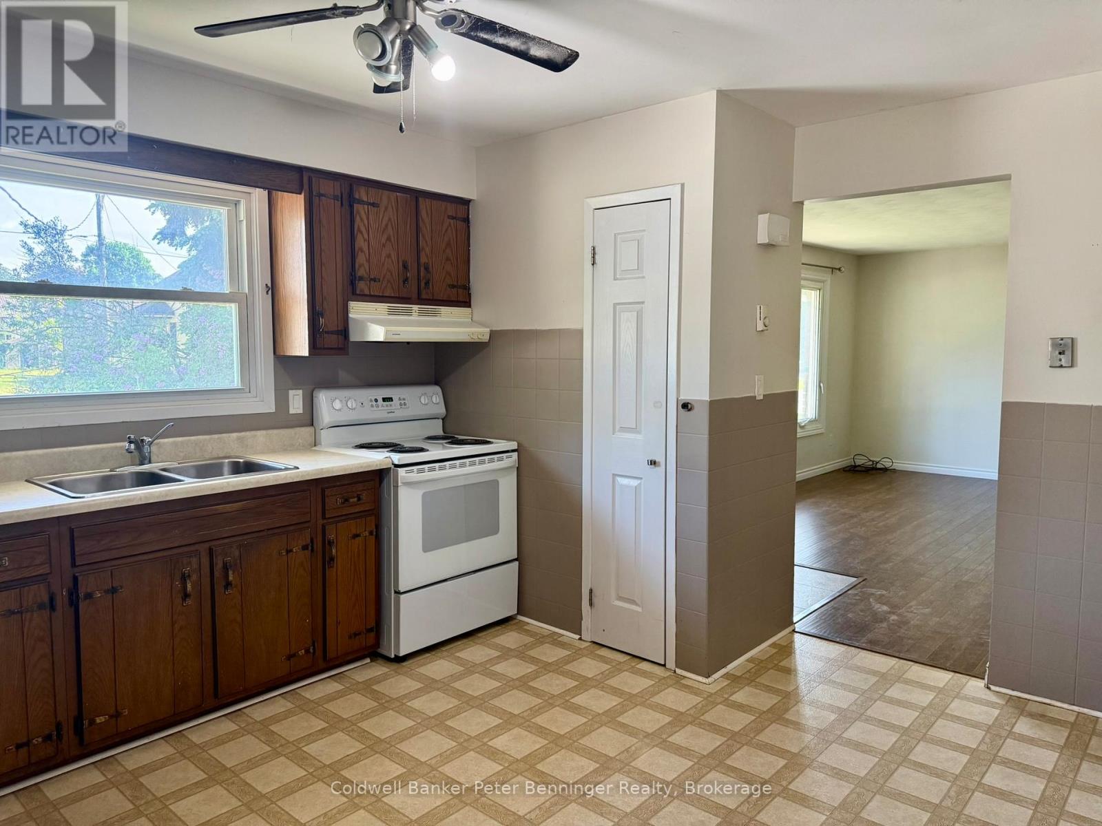 4 Huron Street, Brockton, Ontario  N0G 2V0 - Photo 7 - X13240400