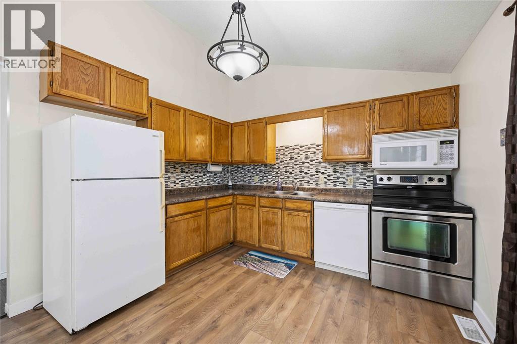 77 Finch Drive, Sarnia photo 12