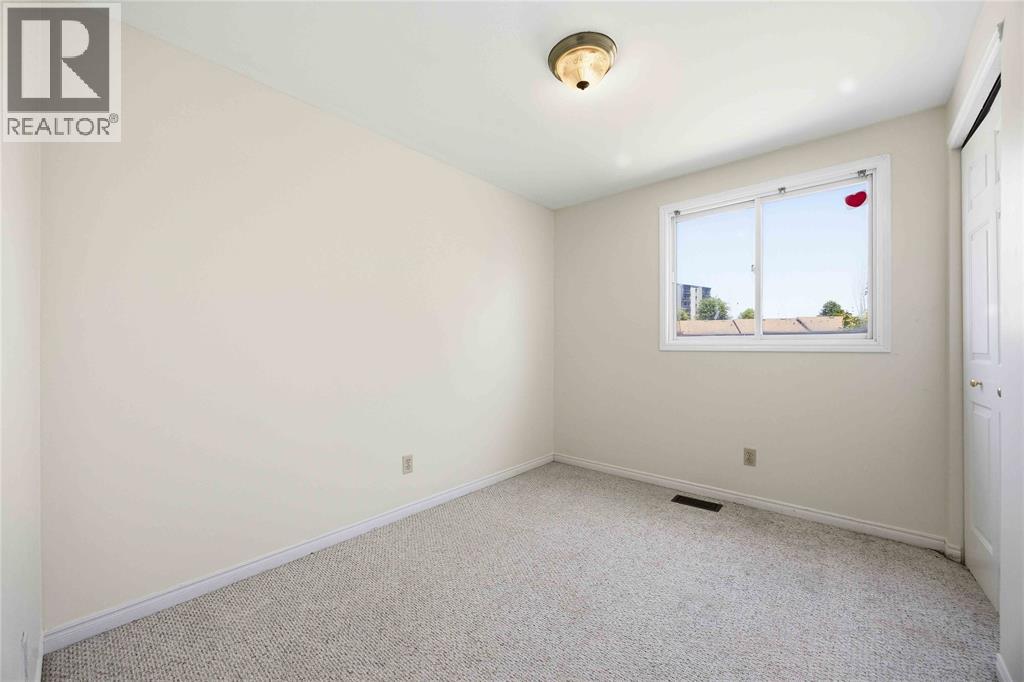 77 Finch Drive, Sarnia photo 22