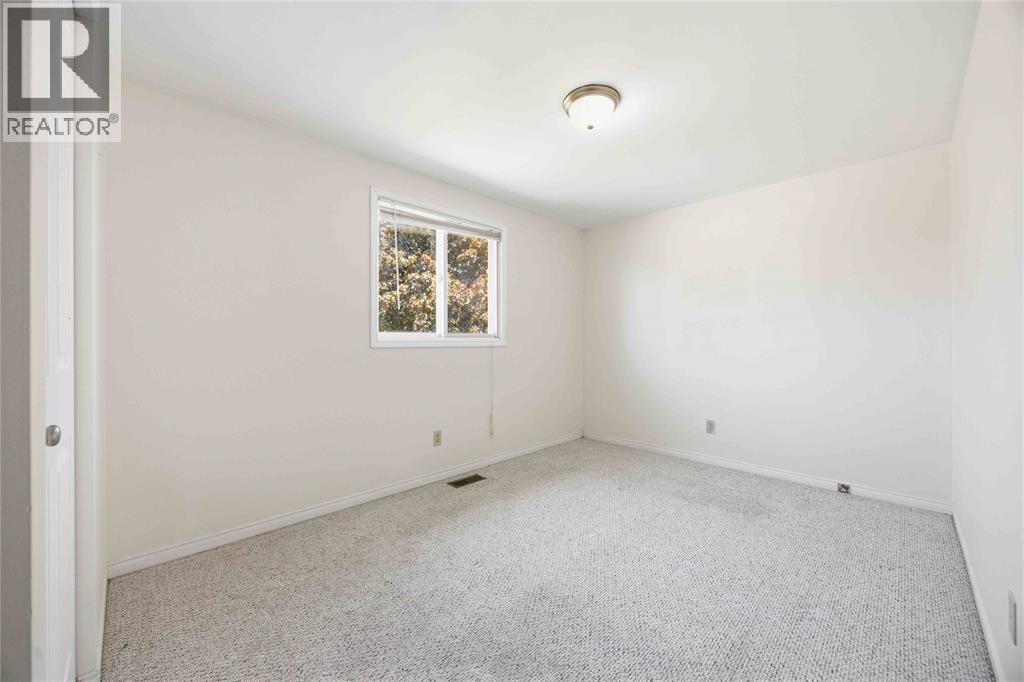77 Finch Drive, Sarnia photo 24