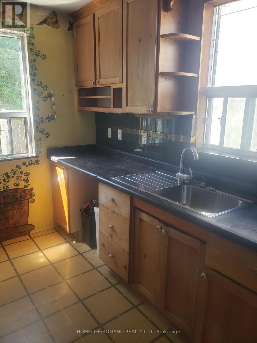 67 Beechborough Avenue, Toronto, Ontario  M6M 1Z6 - Photo 17 - W13039282