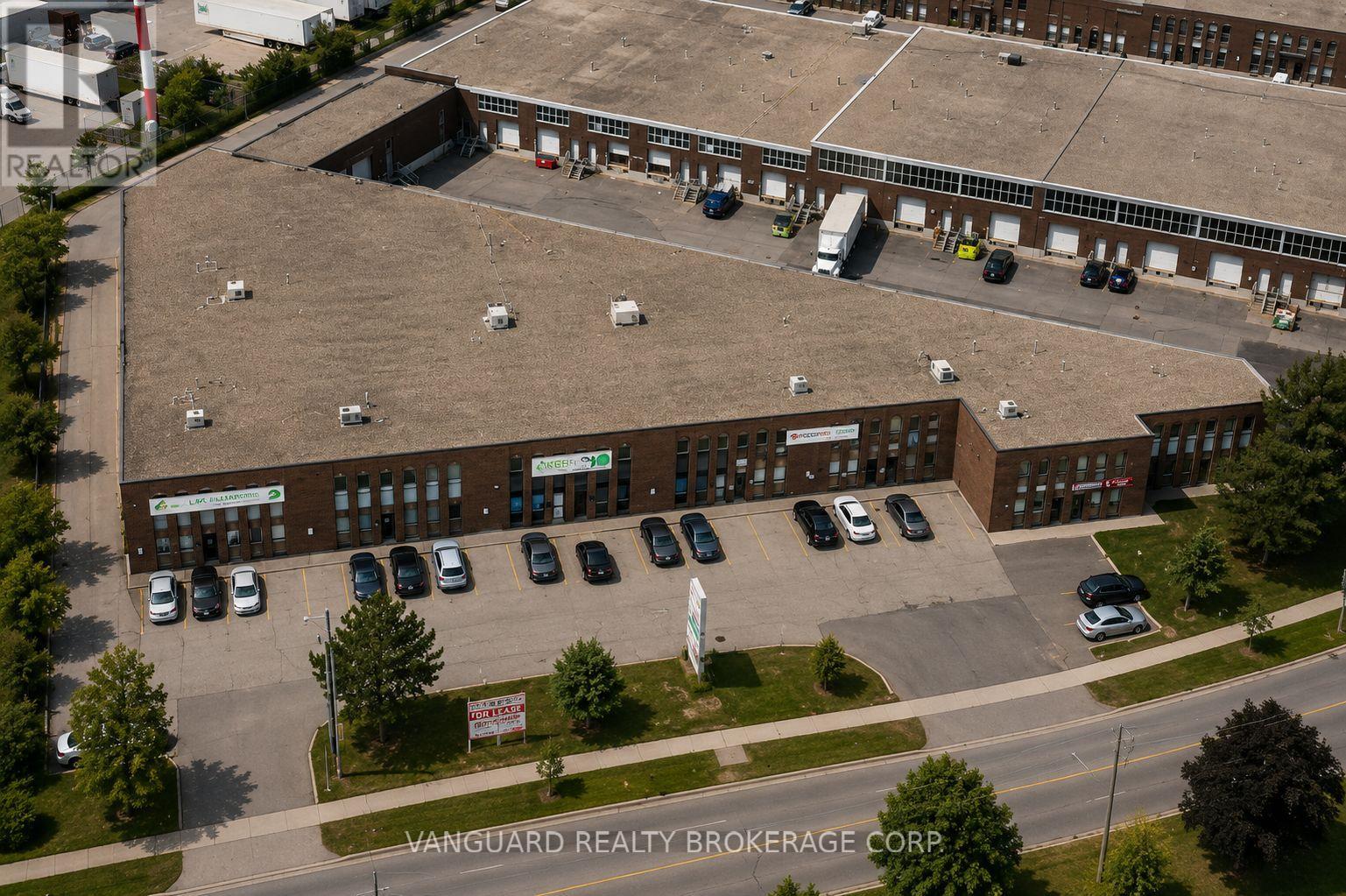 1-4 - 4476 Chesswood Drive, Toronto, Ontario  M3J 2B9 - Photo 2 - W12904526
