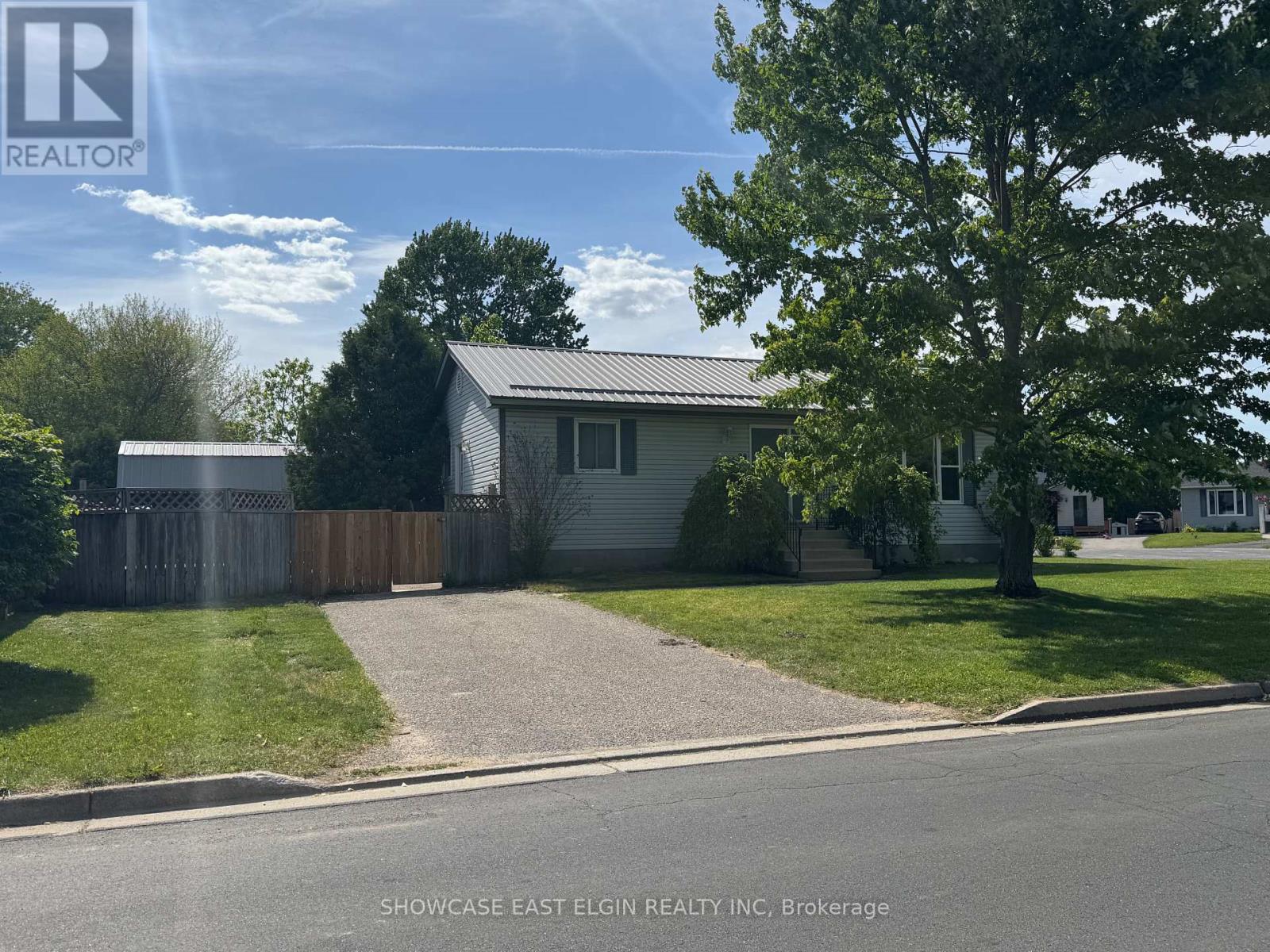 28 Melanie Drive, Aylmer, Ontario  N5H 3G6 - Photo 2 - X13240552