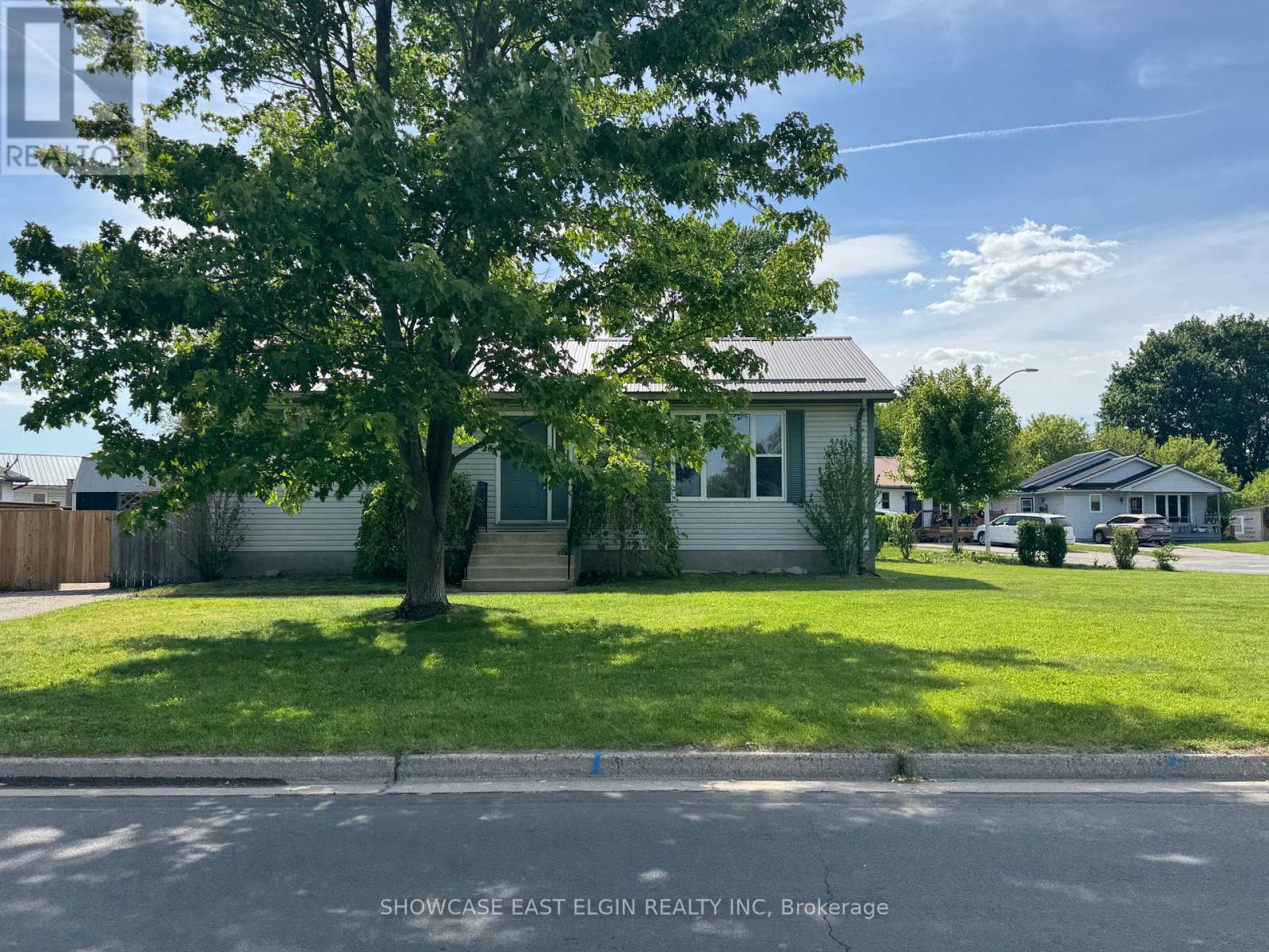28 Melanie Drive, Aylmer, Ontario  N5H 3G6 - Photo 3 - X13240552