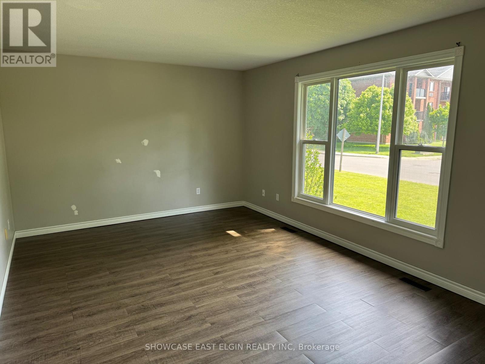 28 Melanie Drive, Aylmer, Ontario  N5H 3G6 - Photo 5 - X13240552