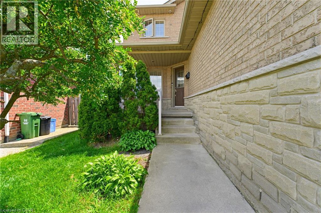 40 Lanza Court, Hamilton, Ontario  L8T 5A8 - Photo 4 - 40836253