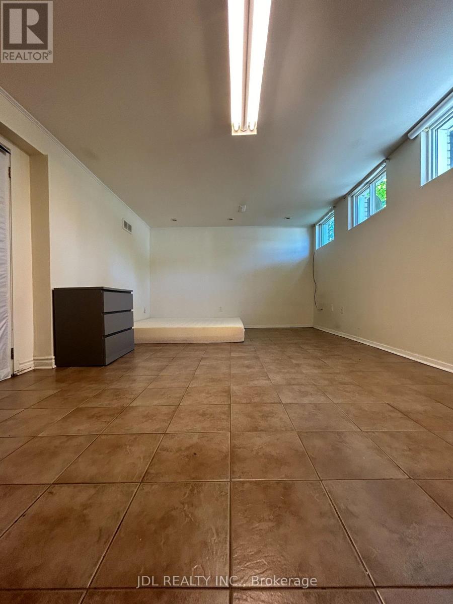 Bsmt Suite A - 23 Pineway Blvd Boulevard, Toronto, Ontario  M2H 1A3 - Photo 10 - C13240294