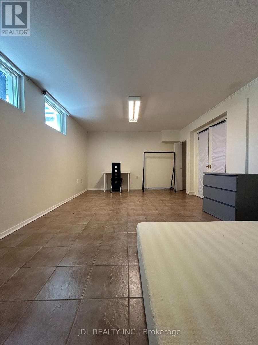 Bsmt Suite A - 23 Pineway Blvd Boulevard, Toronto, Ontario  M2H 1A3 - Photo 11 - C13240294