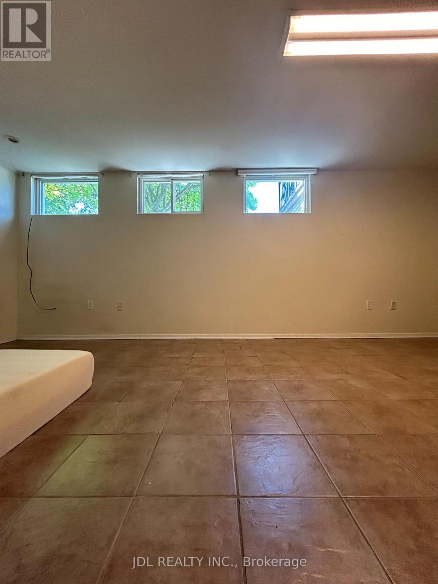 Bsmt Suite A - 23 Pineway Blvd Boulevard, Toronto, Ontario  M2H 1A3 - Photo 13 - C13240294